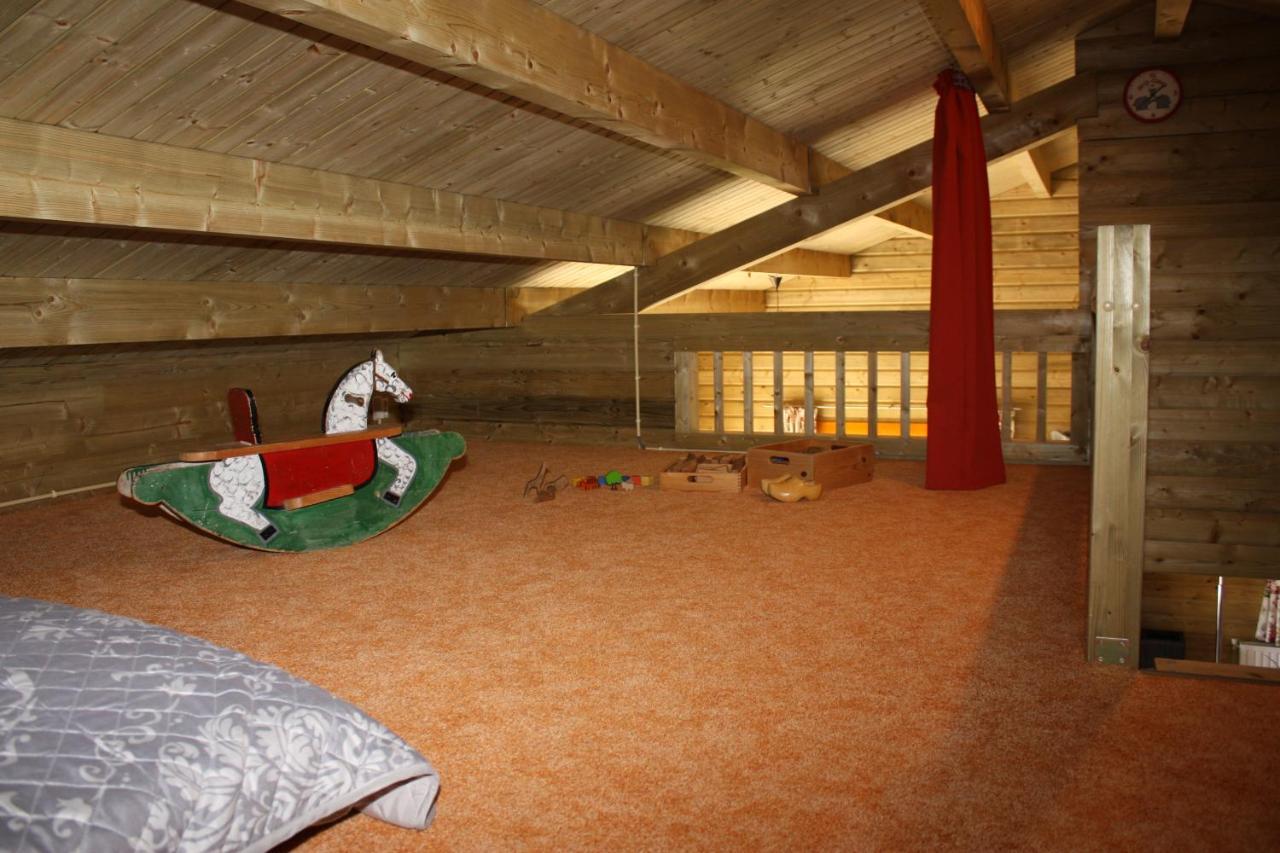 Villa Emilia - Gemuetliches Kinderfreundliches Blockhaus Mit Umzaeuntem Garten Синт-Анналанд Экстерьер фото